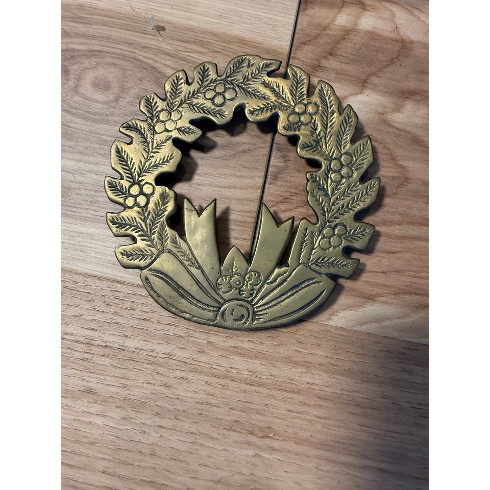 Vintage Brass Holiday Wreath Trivet Christmas Decor Gold Retro India 5.5in
